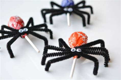 How To Make Lolly Pop Spiders Perfect For Halloween Thrifty Momma
