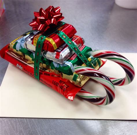 20 Santa Sleigh Made From Candy Canes