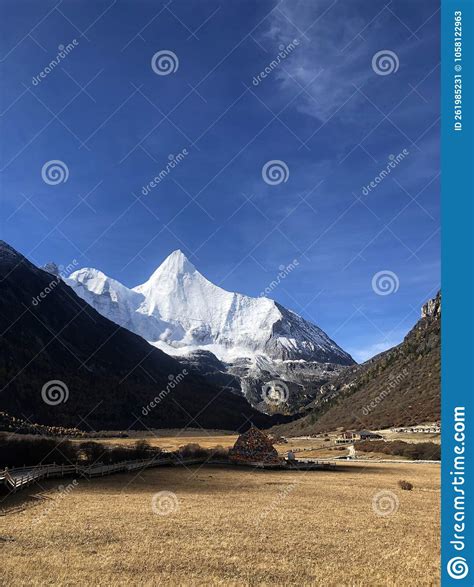Snow Mountain In Yading Stock Image Image Of Ridge 261985231