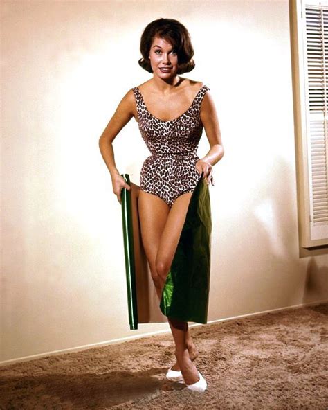 Mary Tyler Moore S Bra Size And Body Measurements Bra Size Measurements