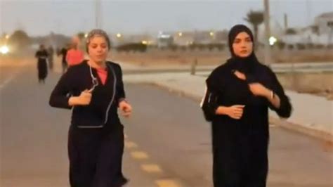 کیا سعودی عرب میں خواتین سر عام سڑکوں پر دوڑ لگا سکتی ہیں؟ Bbc News اردو