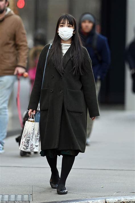 Japans Princess Mako Seen Christmas Shopping In Nyc Daily Mail Online
