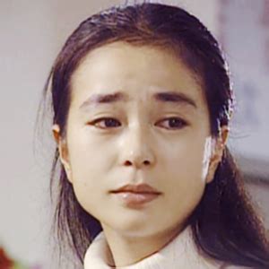 대학을 마친 후 2년간 대한항공 kal 국제선 항공 승무원 생활을 하다가 25세라는 다소 늦은 나이에 1992년 미스코리아 대회에 출전, 미스코리아 미(美). 함께 만드는 기쁨 SBS