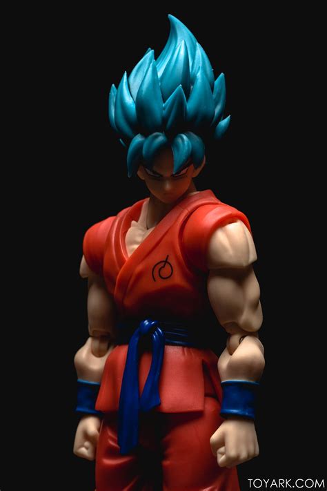Looking for the definition of ssg? S.H. Figuarts Super Saiyan God Goku In-Hand Gallery - The ...
