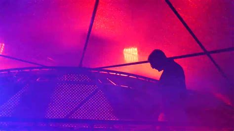 DJ Snake mur de la mort Lollapalooza 2017 by hands Up - YouTube