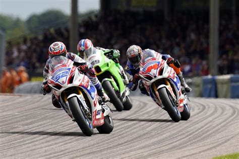 triple podium for buildbase suzuki at thruxton bike buyers guide