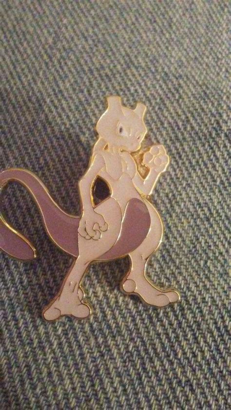 Shining Legends Mewtwo Pin Collection Pokémon Amino