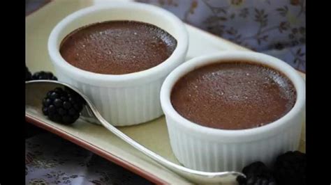 Se desejar, sirva acompanhada de calda para sorvete sabor chocolate. Receita de Mousse de Chocolate Fácil e Rapido - YouTube