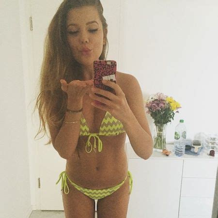 Joelina Drews Schickt Per Instagram Sommerliche Gr E Im Sexy Bikini Thong Bikini Nightwear
