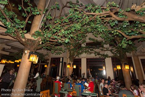 Storybook Dining At Artist Point With Snow White At Disney Character
