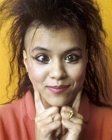 Worldphotographs Bow Wow Wow New Wave Band Annabella Lwin 10 X 8 Photo Amazon Ca Home
