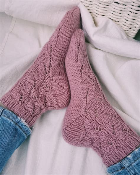 love socks lunno knit