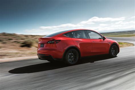 The tesla model y is finally reaching customers exactly one year after its official debut but, up until now. Tesla Model Y : poids, dimensions et équipements en détails