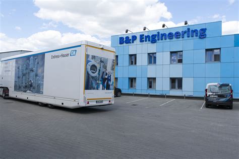 We believe that competent and motivated employees are the crucial factor for future. Showtruck Endress+Hauser
