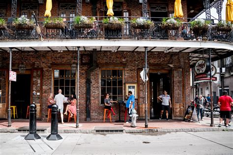 Crowds Return To French Quarter Bars On Nolas First Weekend Open