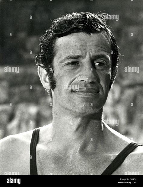 Der Französische Schauspieler Jean Paul Belmondo In Schwarzen Tank Top Stockfotografie Alamy
