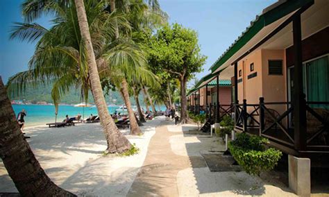 Guests enjoy the nice bathrooms. 6 Hotel Terbaik di Pulau Perhentian | Blog Pakej.MY