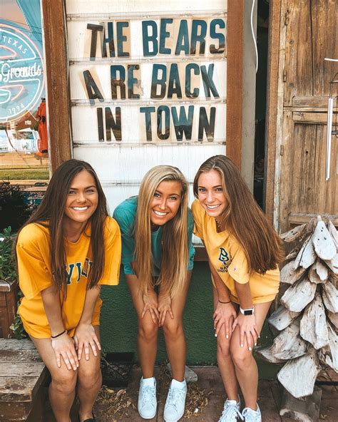 Freshman Year At Baylor 💚 Freshman Year Friend Photoshoot Baylor