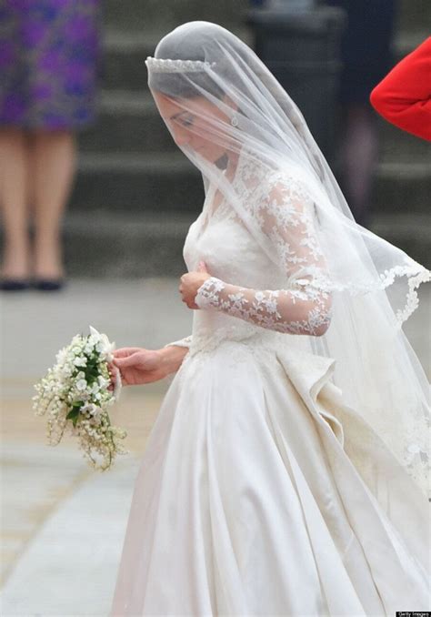 Kate and wills wed in 2011credit: Kate Middleton's Wedding Dress Still Holds Up (PHOTOS ...