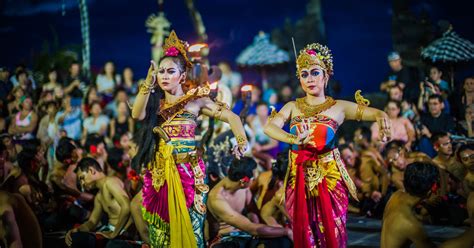 Wisata Liburan Di Bali Tari Kecak Ubud Bali Elvina Purwanti