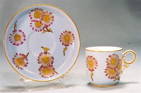 Cover your walls with artwork and trending designs from independent artists worldwide. That daisy floral pattern with pink edges, not blue, and ...