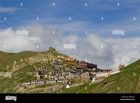 Yushu Qinghai Hi Res Stock Photography And Images Alamy
