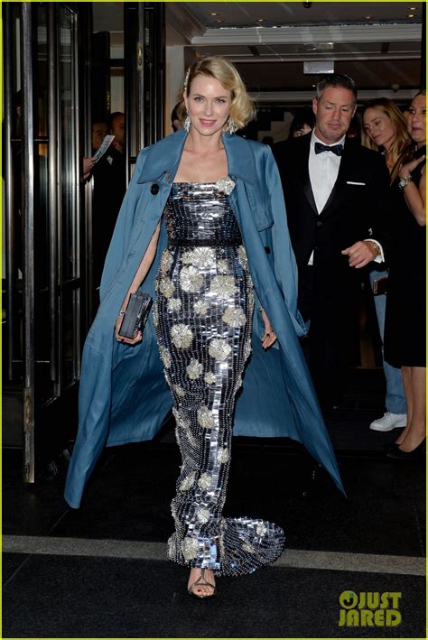 Naomi Watts Plugs Her Dress In Before Met Gala 2016 Photo 3646290