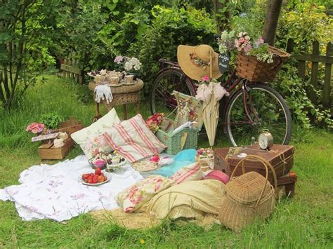 Pin By Rachel Summers On Old Days Picnic Wedding Vintage Picnic