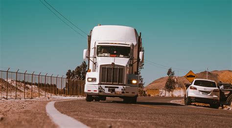 3 Reasons Truck Drivers Leave CDL Trucking Jobs - Drive My Way