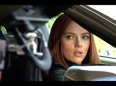 Extensa galería de imágenes de rodaje donde vemos a scarlett johansson (black widow) cabreada junto con chris evans (capitán américa). Captain America: The Winter Soldier Official Featurette ...