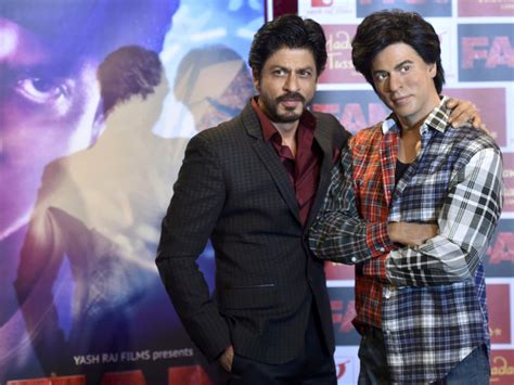 shah rukh khan unveils wax figure at madame tussauds bollywood gulf news