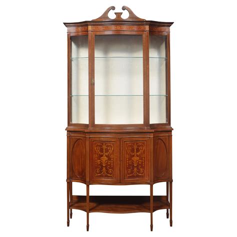 1920s Mahogany Serpentine Front Display Cabinet For Sale At 1stdibs