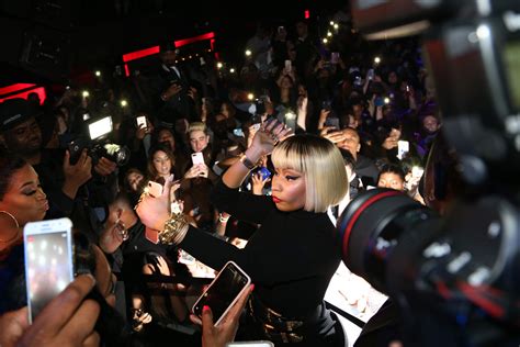 Nicki Minaj Mobbed By Fans Outside Nyc Club Show Page Six