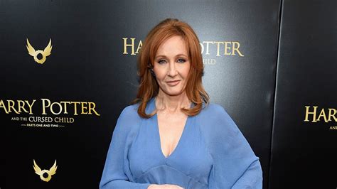 warner bros stands by j k rowling after reporter blocked from asking question about her