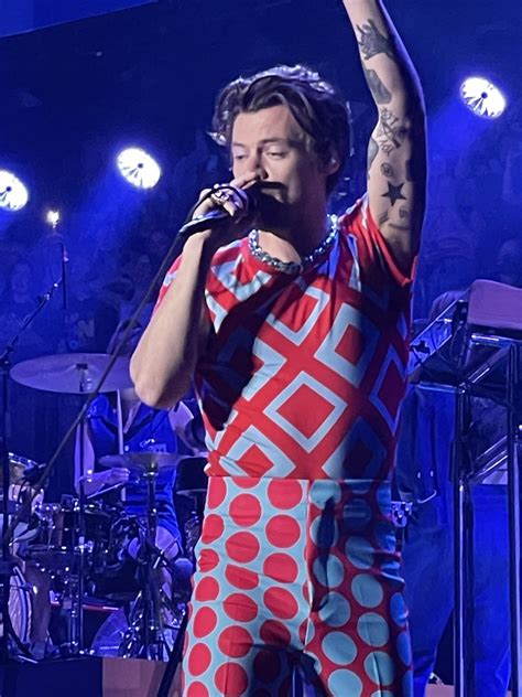 harry styles love on tour harry edward styles members of one direction the answer to