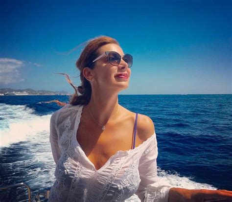 1st owner purchased on 10/15/00 and owned in fl until 10/29/16 • 2nd owner purchased on 06/02/18 and owned in va until 08/10/20. Alba Parietti, Paola Ferrari e Katia Noventa: sexy vacanza ...