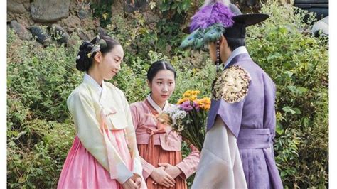Please bookmark our site for regular updates. DOWNLOAD Drakor Mr Queen Sub Indo Episode 1 - 8, Perlakuan ...