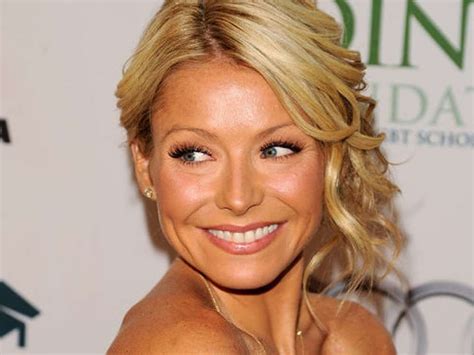 Kelly Ripa Offers To Be Blake Livelys Surrogate For Blake And Ryans