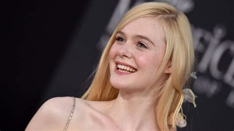 Elle Fanning Embraces Her Facial Eczema In These Photoshellogiggles