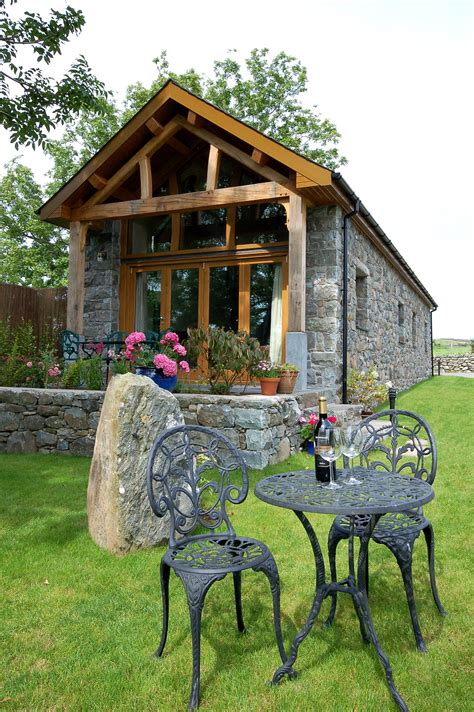 From holiday lets in the rolling yorkshire dales and amid the majestic surroundings of lake district to. Top 5 Cosy Holiday Cottages For Autumn Retreats - Holiday ...