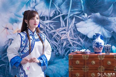 yu chen zheng girl tea set 1080p traditional costume umbrella lantern model asian