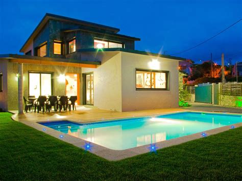 La casa consta de planta baja y dos apartamentos en planta superior. Luxury villa with private pool on the beach - Cangas