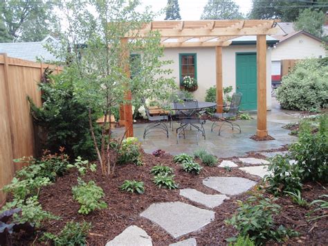 15 Amazing Pergola Ideas For Small Backyards