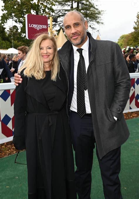 Valérie Trierweiler Et Son Compagnon Romain Magellan Qatar Prix De Larc De Triomphe à L