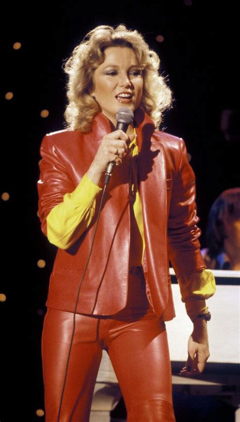 Red Hot Leather Tanya Tucker Performs On Stage Tanya Tucker Pinterest Tanya Tucker