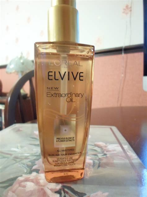 Perfectly balanced oil with a texture so absorbing that it instantly penetrates and adjusts to the specific needs of each hair type to nourish and provide perfect care. Gemma's Beauty Corner: L'Oreal Elvive Extraordinary Oil