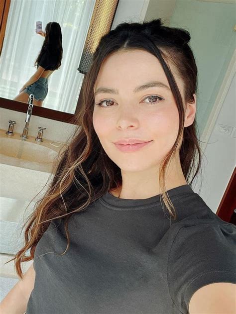 Miranda Cosgrove Subtly Showing Off Her Tight Ass Rjerkofftoceleb