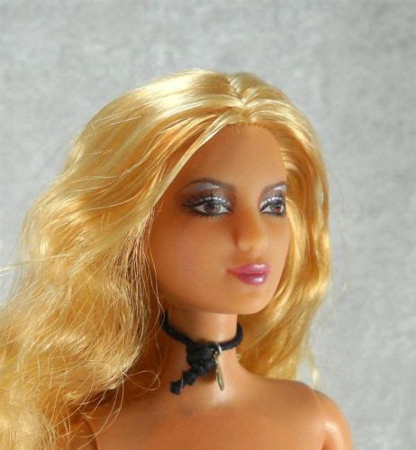 Her Hips Dont Lie This Shakira Doll Is Really Cool Sold Shakira