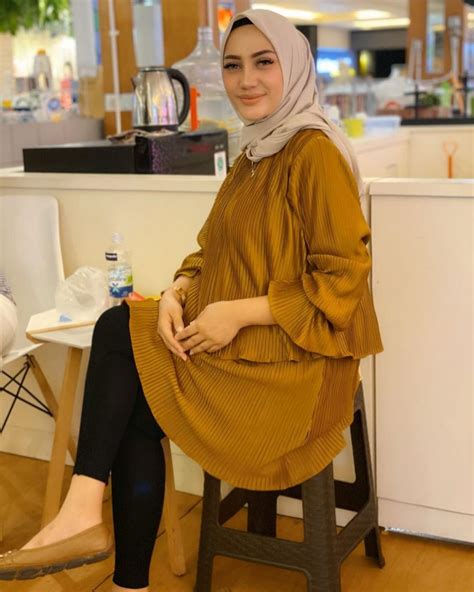 10 Inspirasi Style Hijab Nan Manis Untuk Bumil Ala Yulita Masterchef