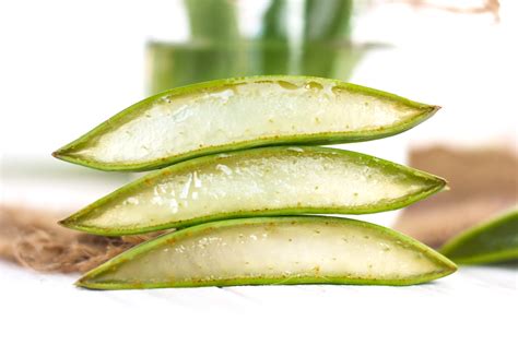 Aloe vera is such a wonderful product and it provides such brilliant uses. 7 Aloe Vera Face Mask For Bright And Beautiful Skin ...